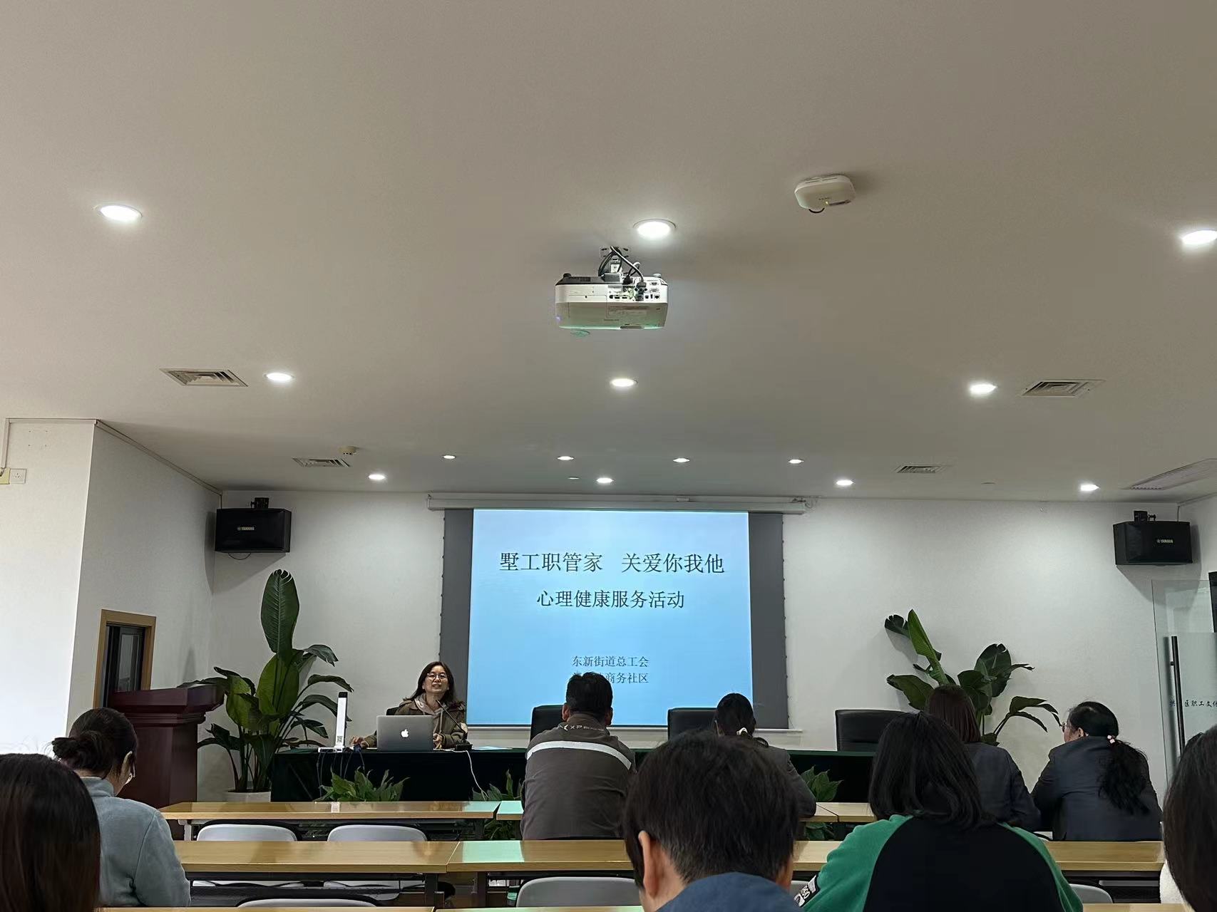 水晶城参加墅工职管家—心理；稍づ嘌