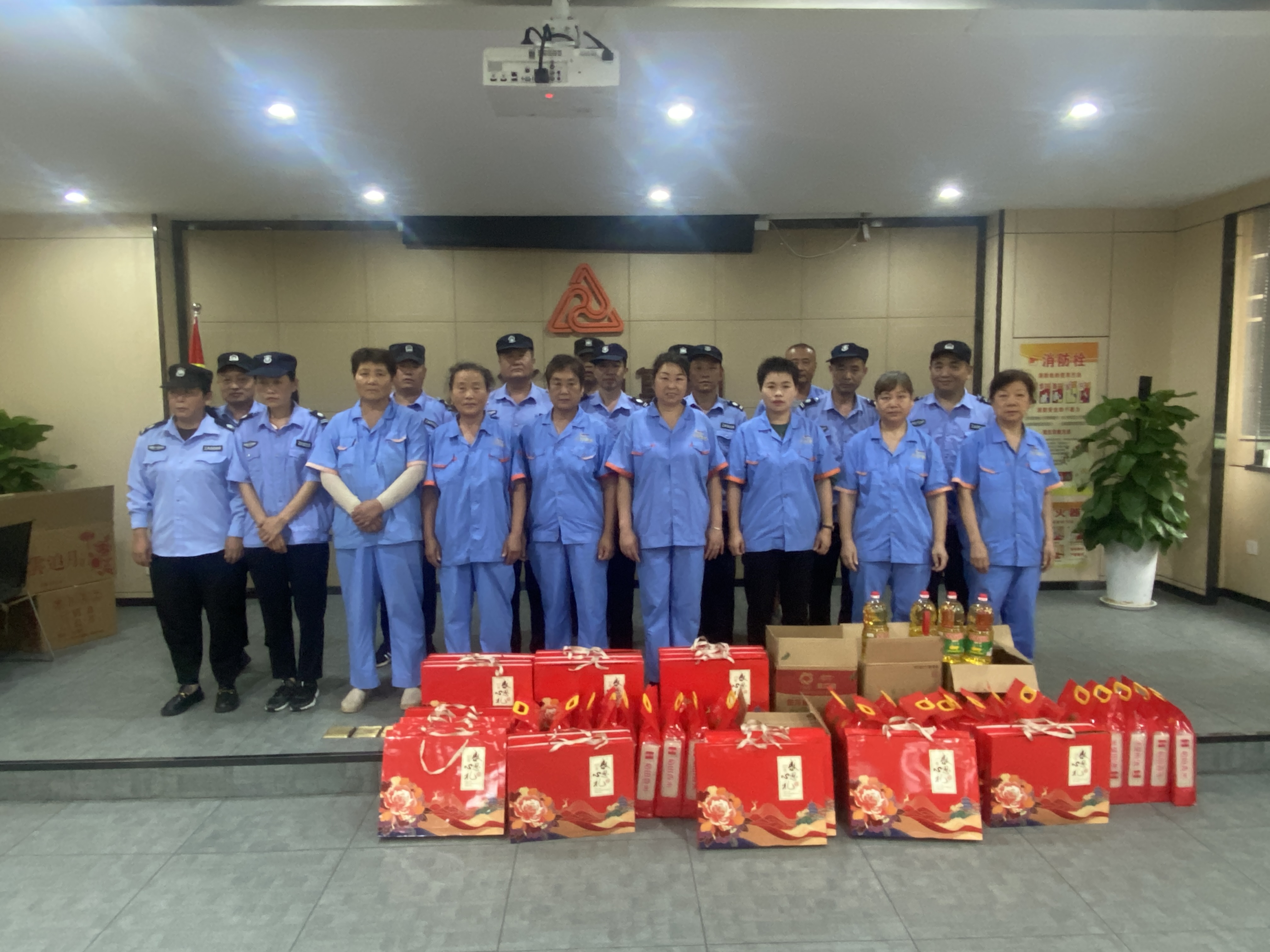 “浓情中秋节，慰问暖人心”——J9国际站备用文创集团工会开展一线职工慰问活动