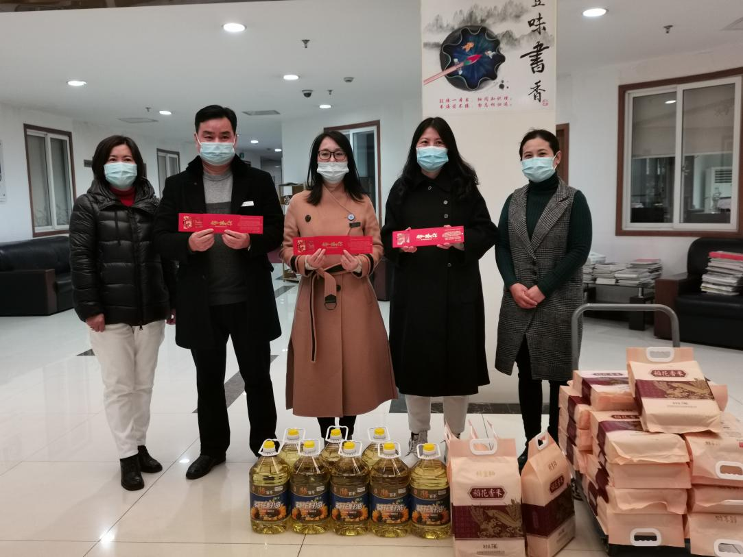 J9国际站备用集团开展迎新春送温暖活动