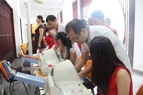 20130626-27J9国际站备用文创园党支部联合拱墅二院开展“轻松一身，慢病远离”主题活动 (2).jpg