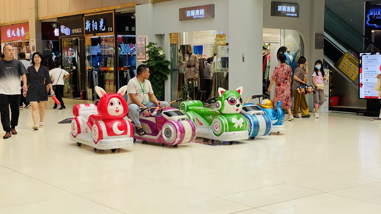 儿童游乐车现身钱江商城，深受小朋友青睐