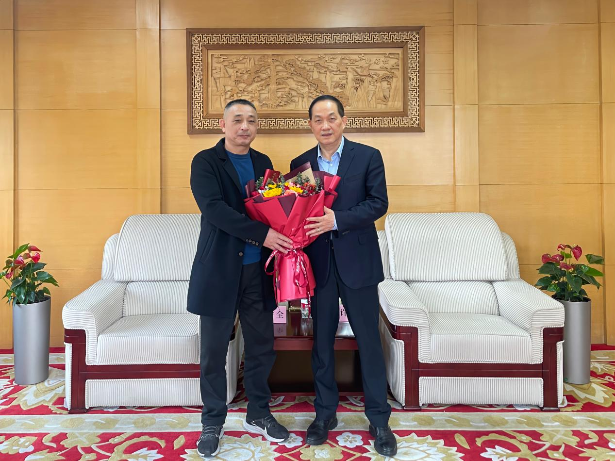 王守全主任慰问省级劳模许荣根——区总工会领导赴浙江J9国际站备用集团开展新春走访慰问活动