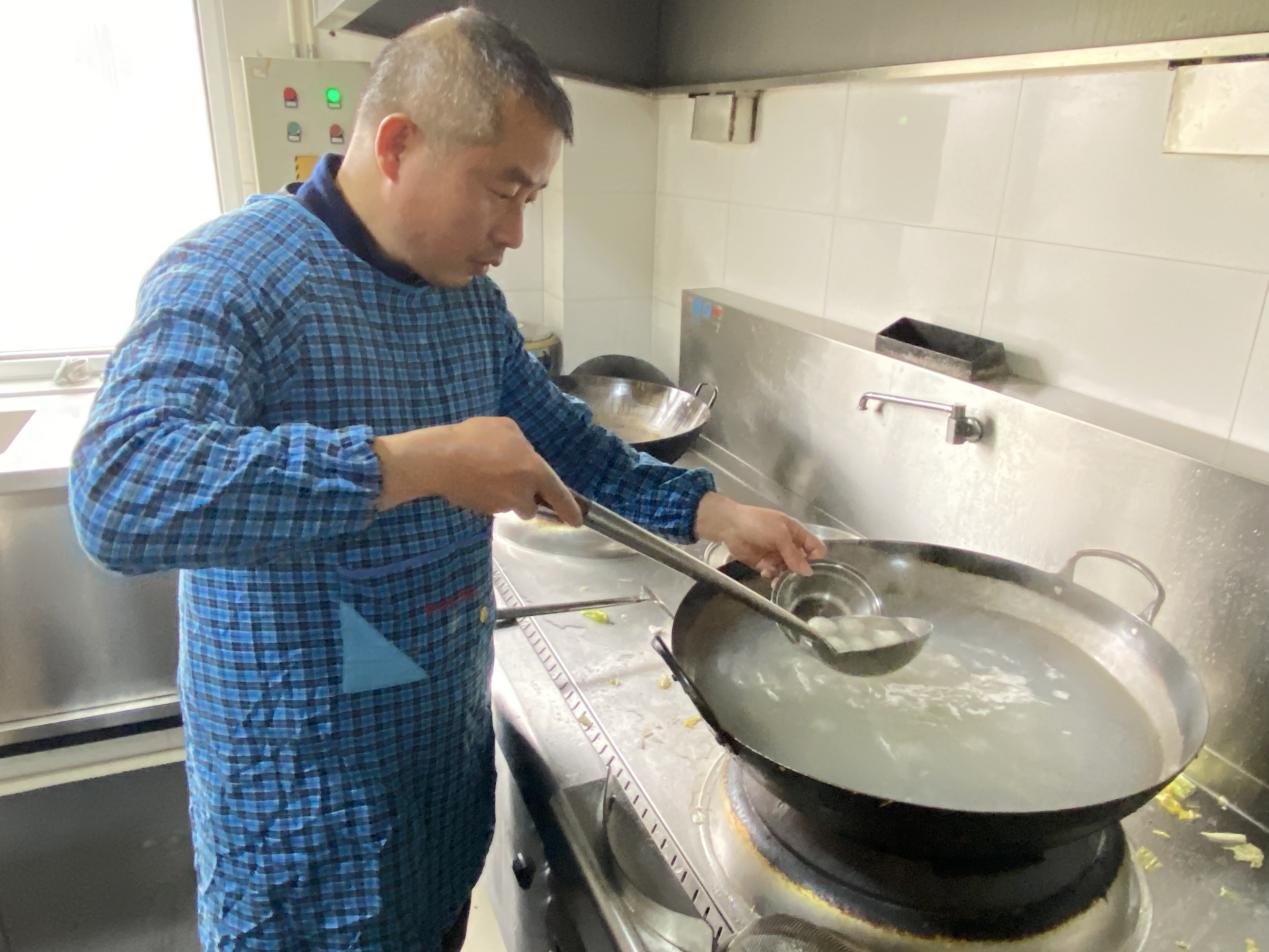 小小汤圆庆元宵，浓浓真情暖人心